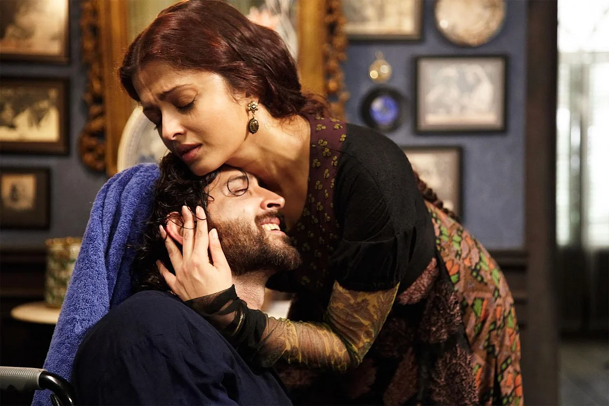 Aishwarya Rai Bachchan and Hrithik Roshan in ‘Guzaarish’.