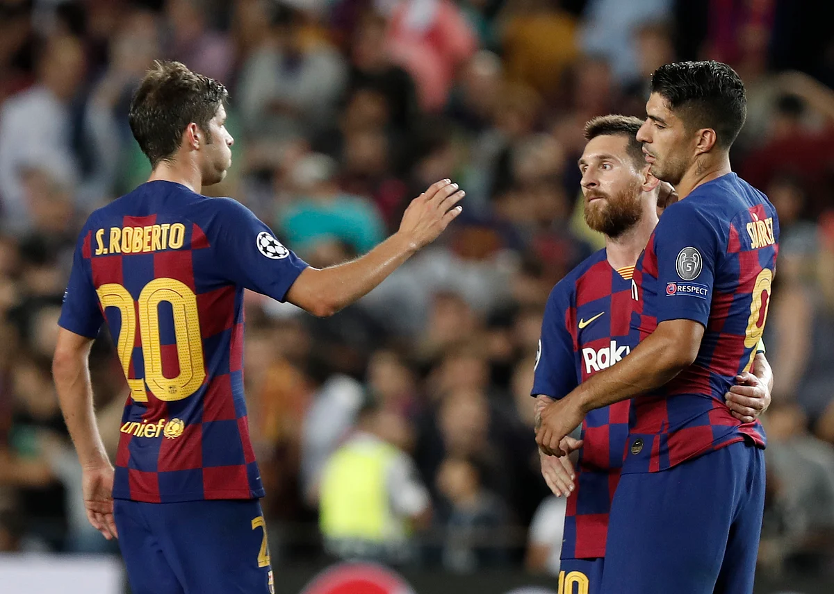 Lionel Messi dribbled past two defenders while gliding down the right flank before finding Suarez.