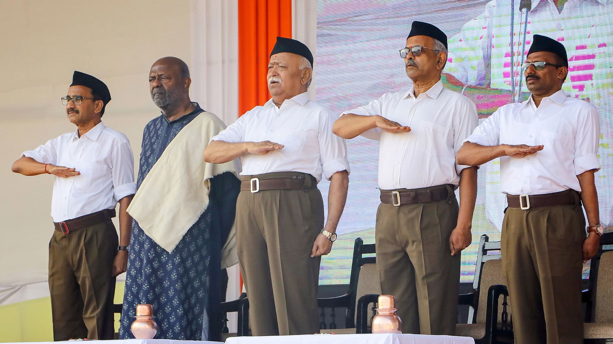 RSS chief Mohan Bhagwat (C) along with HCL founder and chairman Shiv Nadar (second L) during Vijayadashami Utsav 2019.