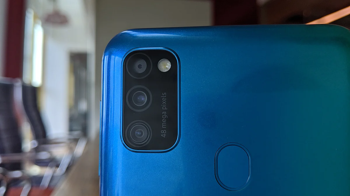 The M30s comes with a triple lens camera at the back.
