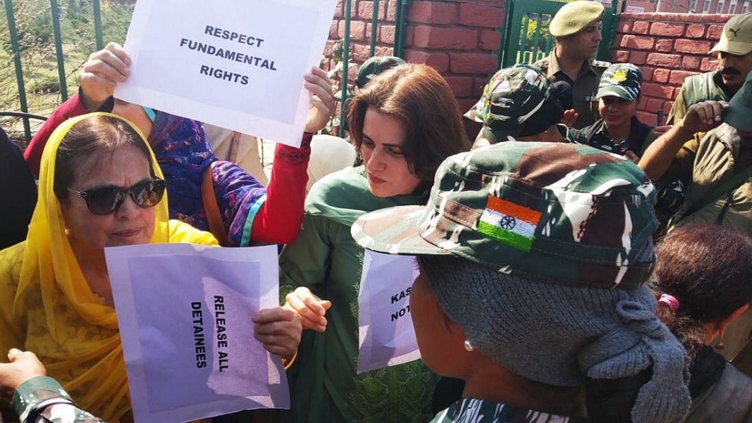 The police has made all protesters sign a bond with a condition that they cannot talk to media before they were released from the jail for protesting in Srinagar. Lawyers say that protesters can challenge this condition in the court.
