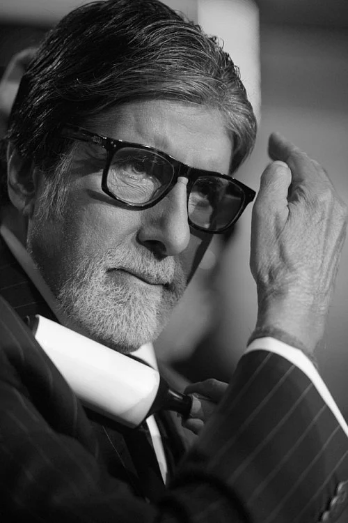 Amitabh does the touch-up before the shoot. 