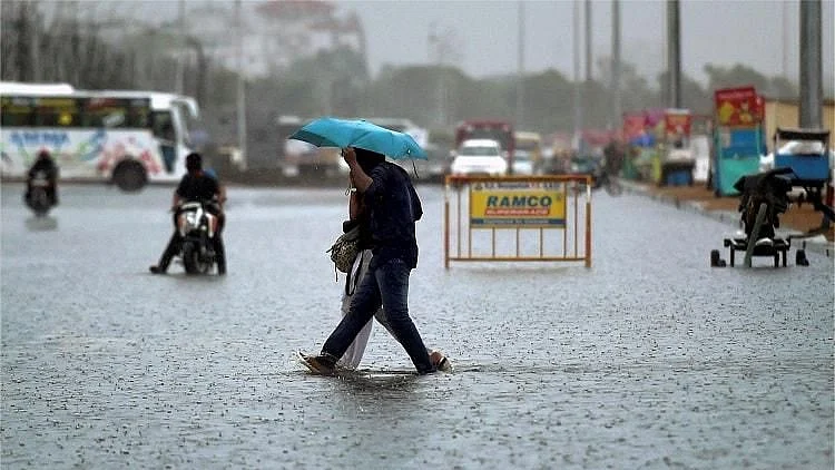 Cuddalore, Thanjavur and Villupuram likely to get isolated heavy showers. File image of rains in Tamil Nadu.