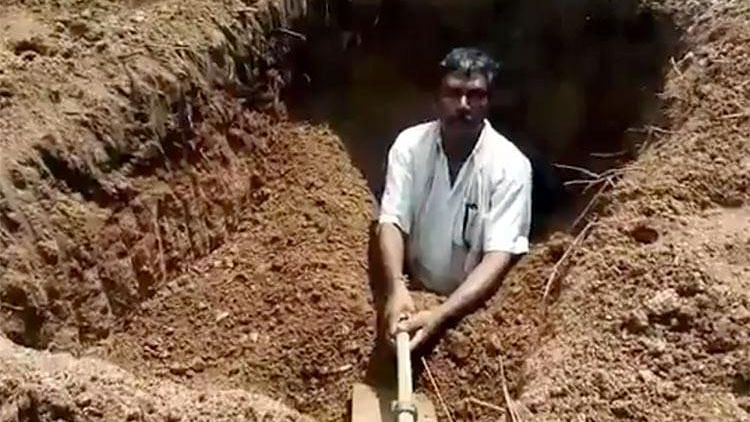 Telangana Farmer Tries to Bury Himself on Being Denied Land Docs