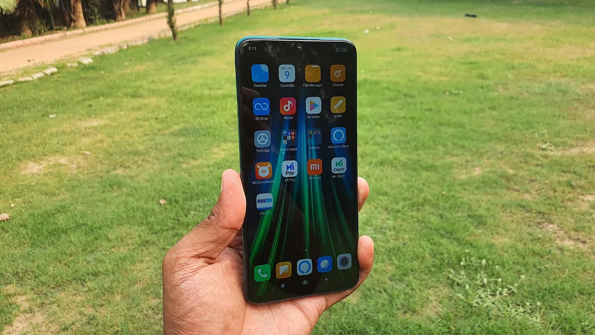 Bigger screen with less bezels on the phone.