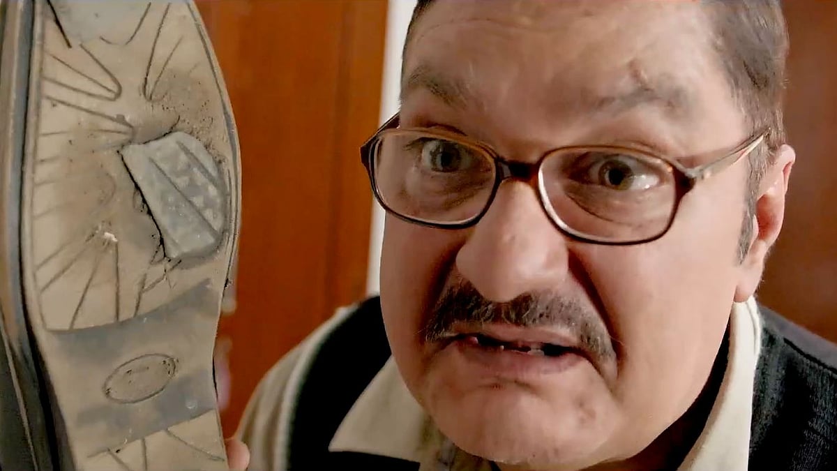 Hotstar S Chappad Phaad Ke Review Vinay Pathak Starrer Chappad Phaad Ke Is A Twisted Comedy That Tries Too Hard