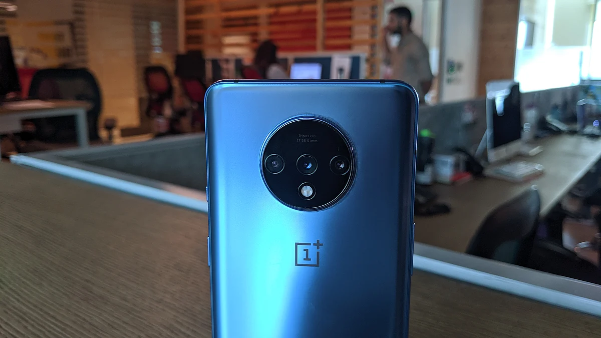 Triple rear cameras take a lot of space on the 7T.