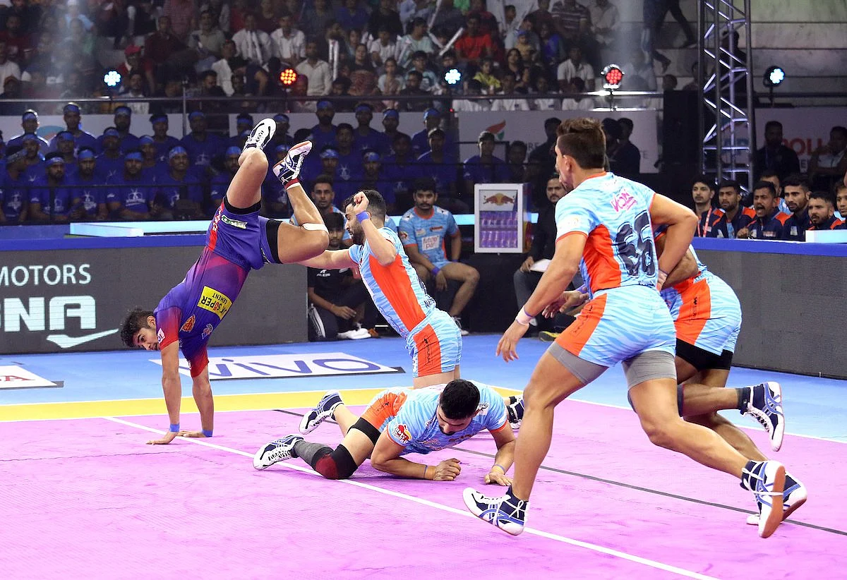 Pro Kabaddi: Dabang Delhi Maintain Top Spot Despite Loss to Bengal