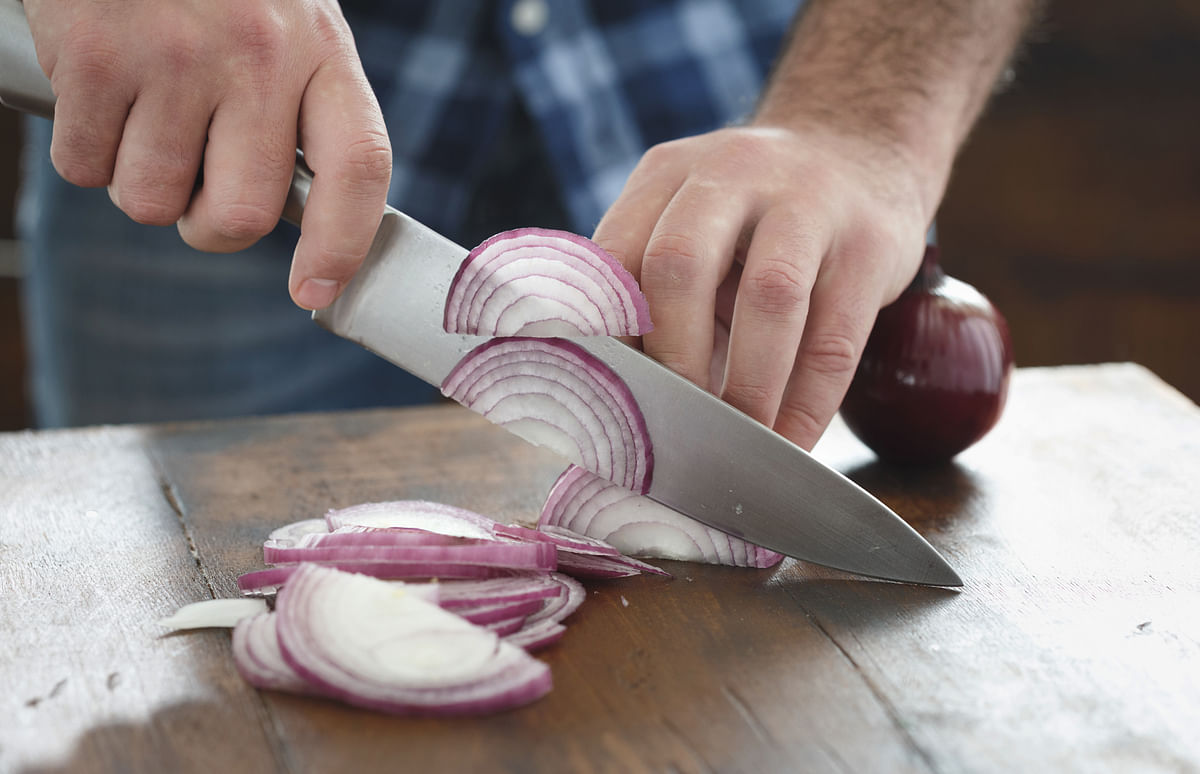 Raw onions are healthy for you for these reasons.