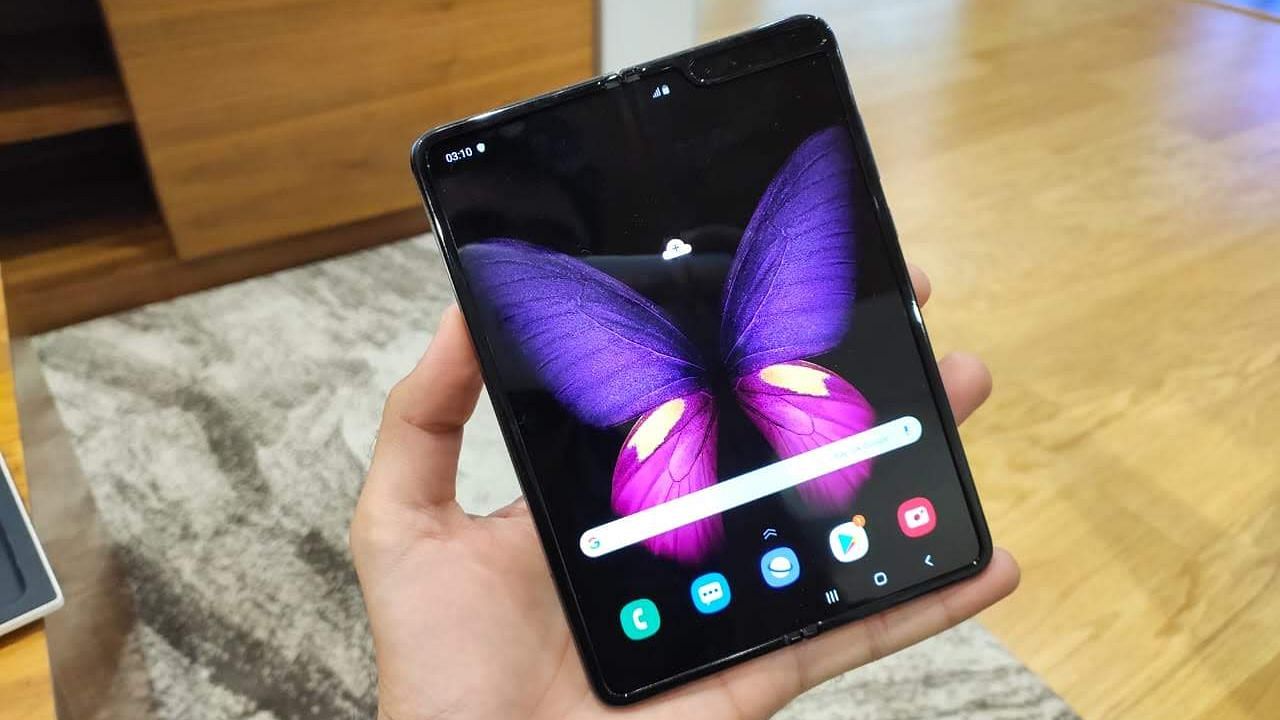 The Samsung Galaxy Fold comes with a 7.3-inch foldable screen.&nbsp;
