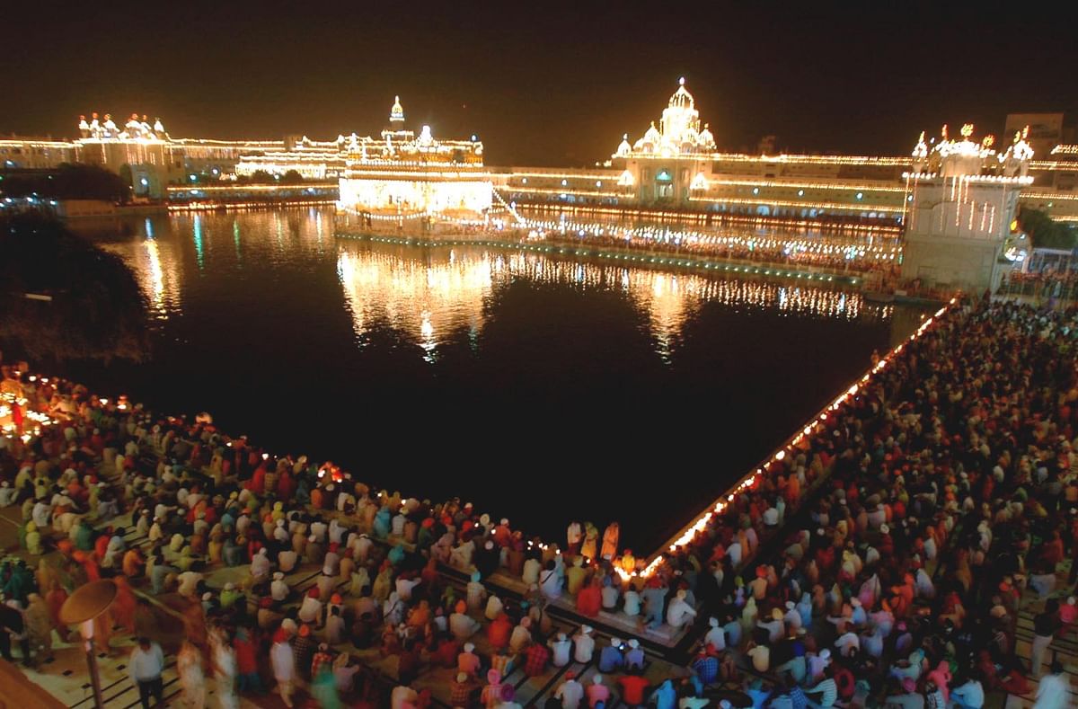 A photo of Amritsar’s Golden Temple has gone viral with a claim that it shows the famous gurudwara on Diwali evening