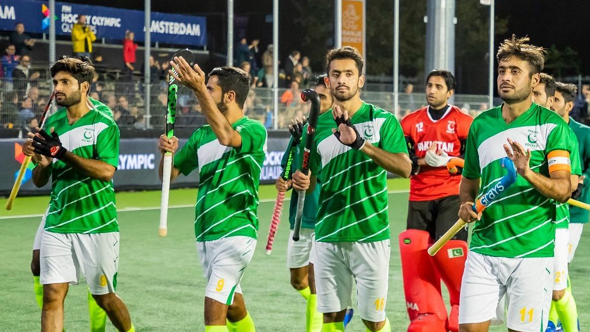 Three-time gold medalists Pakistan were knocked out by The Netherlands in a lopsided 6-1 thrashing.