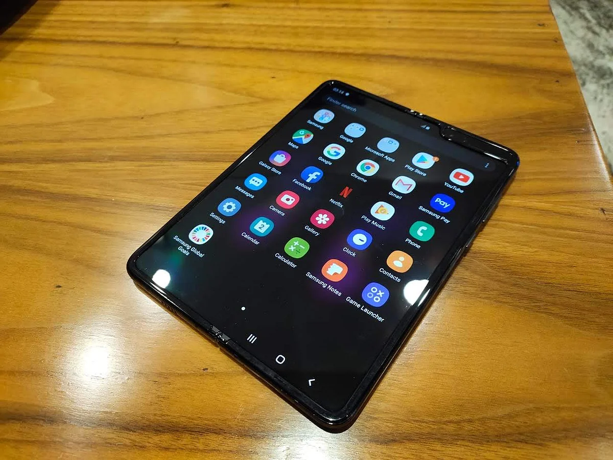 The Samsung Galaxy Fold comes with Android 9 out-of-the-box.