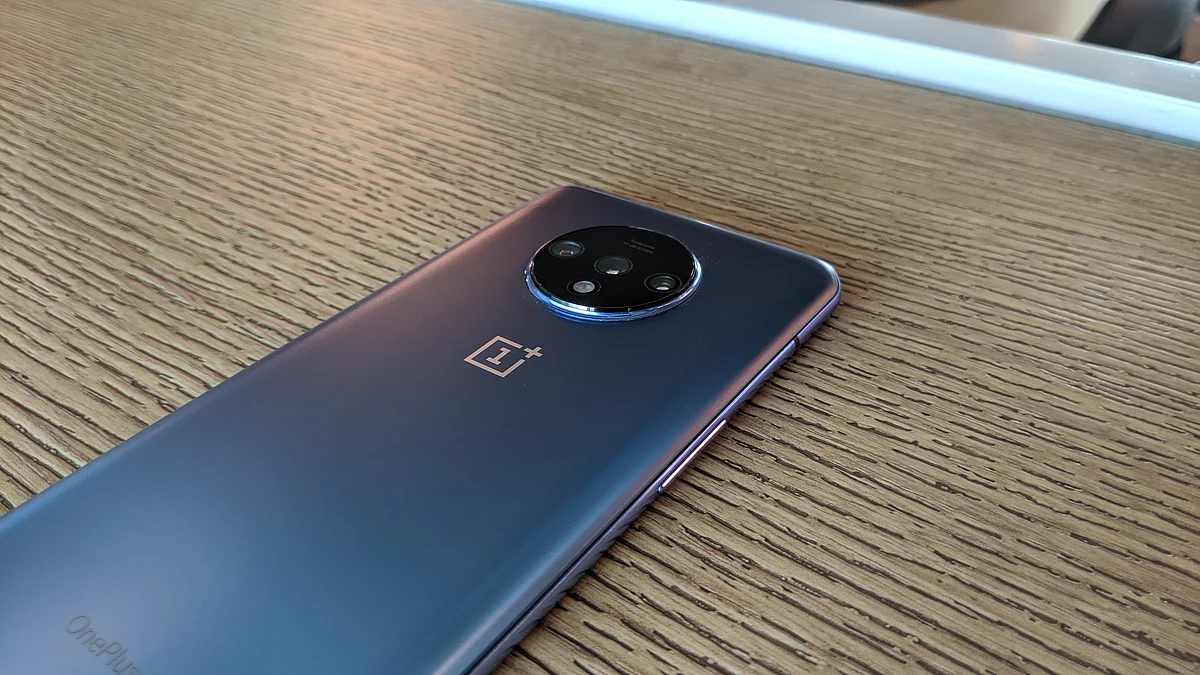 Frosted glass finish isn’t slippery but attracts smudges.