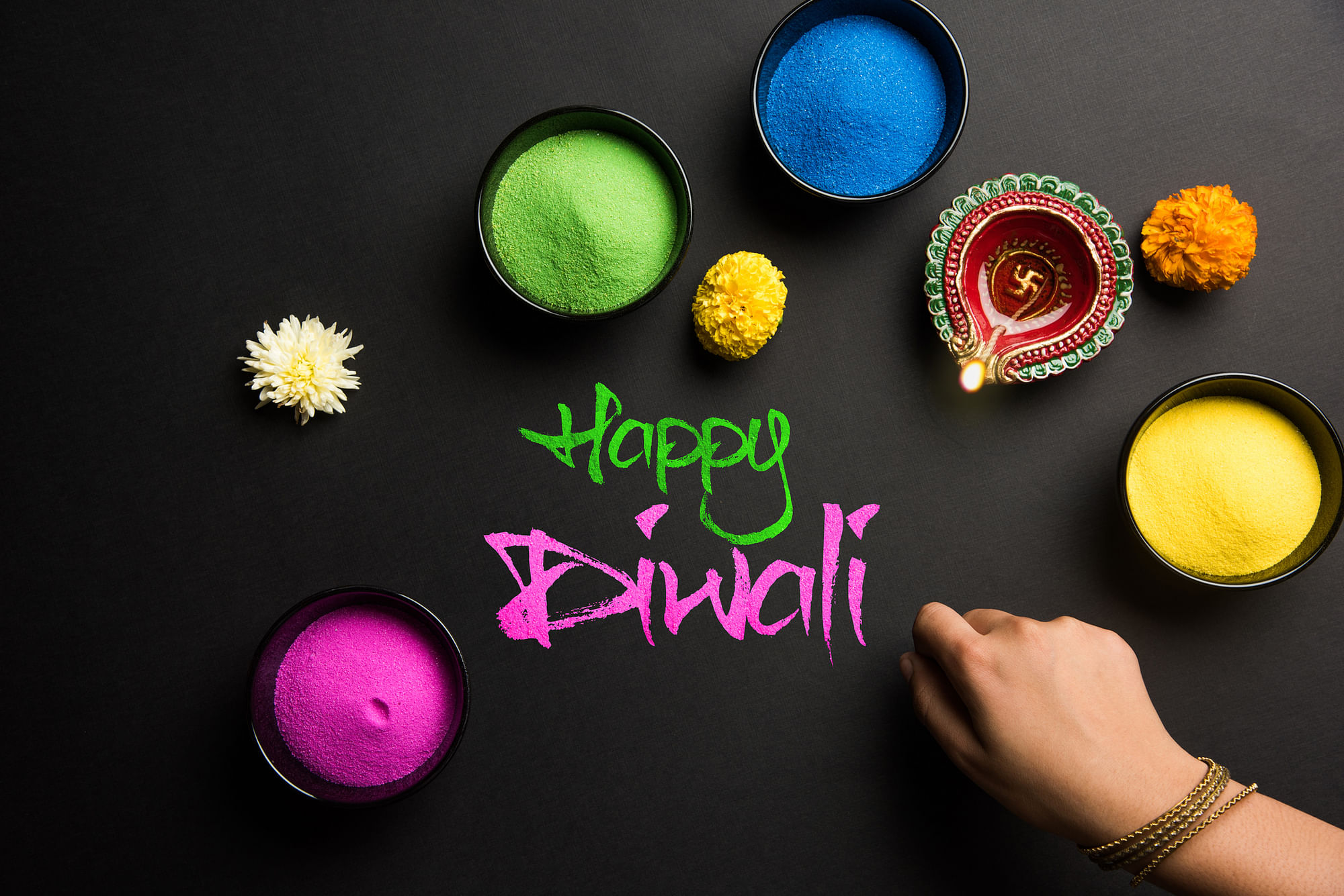 Happy Diwali 2022 Wishes Images, Status for WhatsApp & Facebook in Hindi  and English: Happy Deepavali Gifs, Greetings Cards, Messages, Shayari, SMS