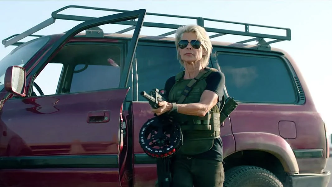 Sarah Connor (Linda Hamilton) kills Terminators and she’s good at it.
