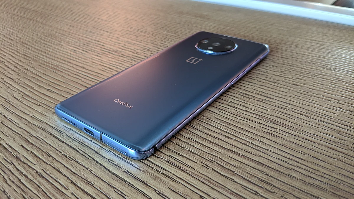 No headphone jack on the 7T either.