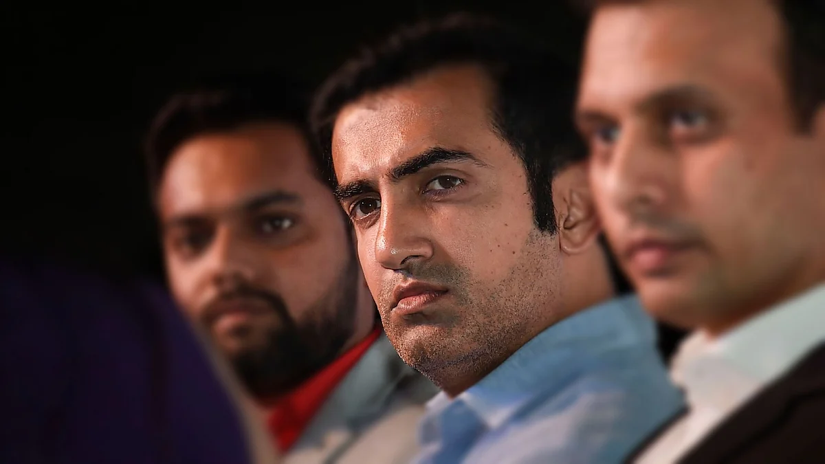 Sharing the video, which in all probability was recorded by a Pakistani citizen, Gambhir tweeted: “Itna Kashmir kiya ke Karachi bhool gaye.”