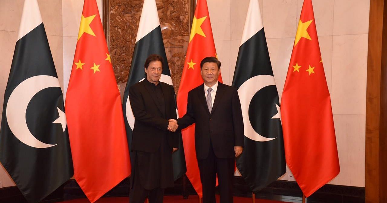 Ahead of Xi’s Visit to India, Pak PM Imran Khan Meets Xi in China