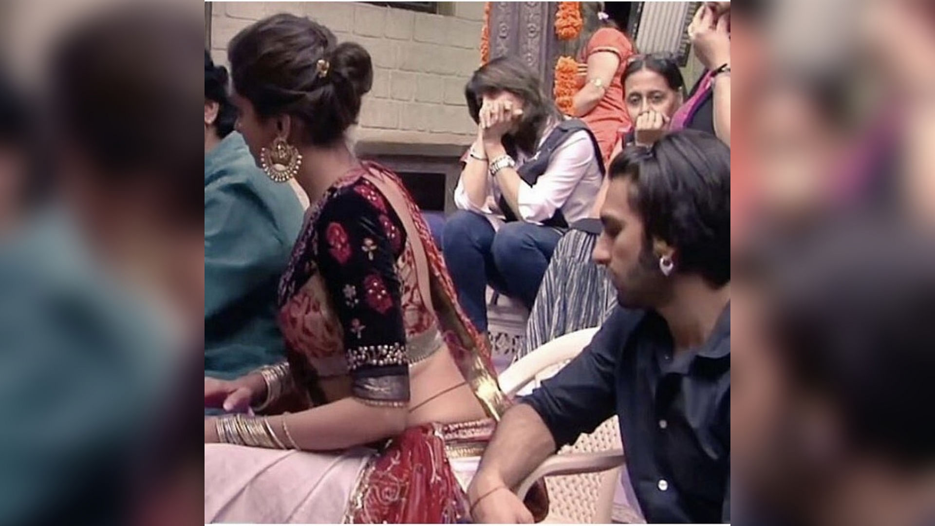 Ranveer Singh Is Besotted With Deepika Padukone in Throwback Pic From ' Ram-Leela'