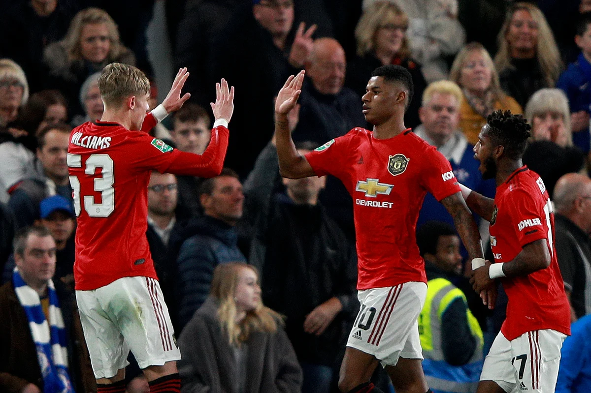 Marcus Rashford struck a free kick from 30 yards that dipped high into the net to clinch a 2-1 win for Manchester United against Chelsea.