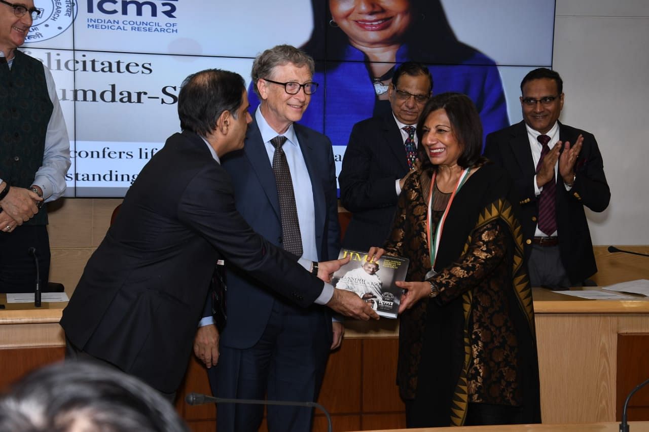 Bill Gates, Co-Chair, Bill and Melinda Gates Foundation, awarding the Lifetime Achievement Award to Dr. Kiran Mazumder Shaw, Chairman and MD, Biocon India