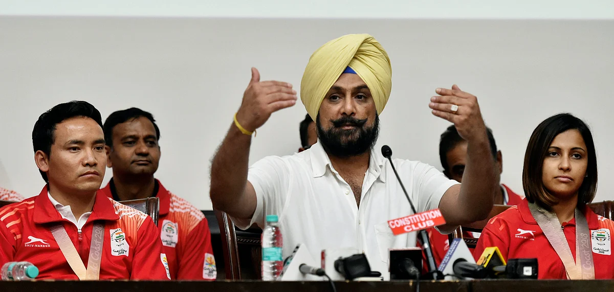 NRAI President Raninder Singh with Indian shooters Jitu Rai and Heena Sindhu.