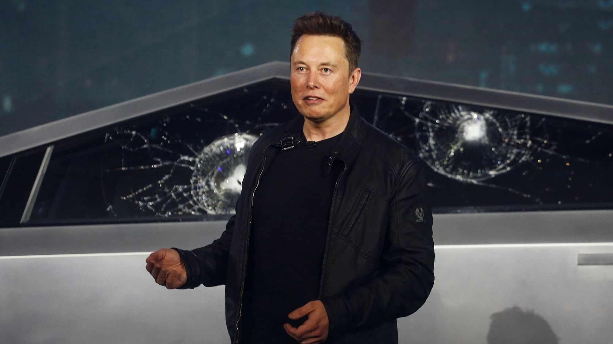 The big reveal of Tesla’s electric pick-up went embarrassingly wrong when the supposedly impact-proof windows smashed.