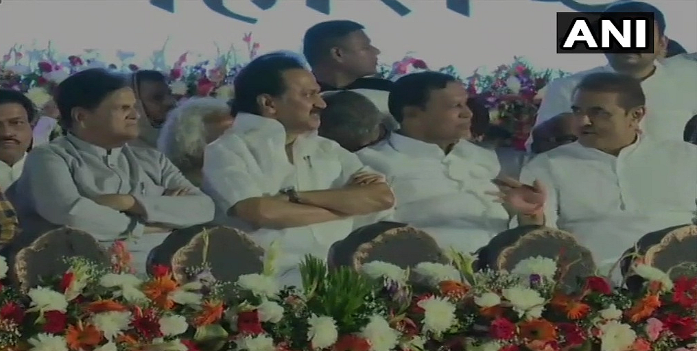 Uddhav Holds Review Meeting of Ongoing Maha Development Projects