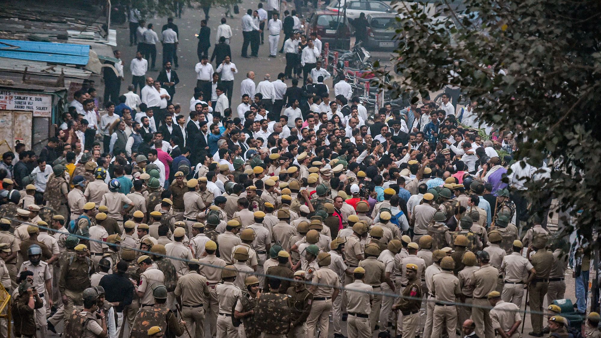 Cops at Tis Hazari Court complex after clashes between lawyers and police personnel on 2 November.&nbsp;