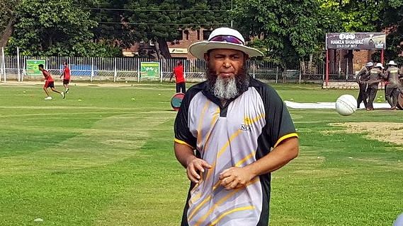 Mushtaq Ahmed has called for the resumption of cricketing ties between India and Pakistan