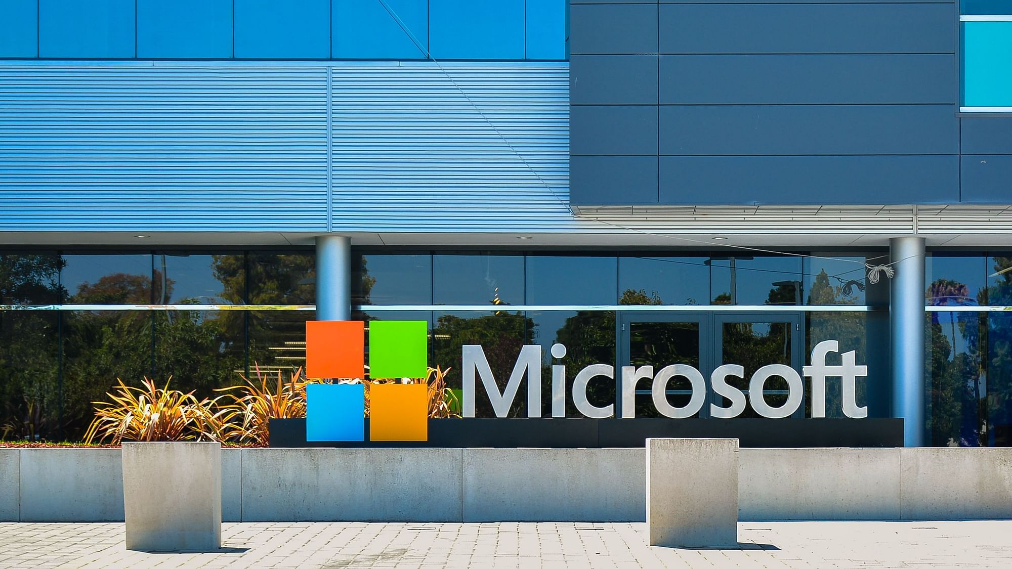 Microsoft tests four-day workweek in Japan