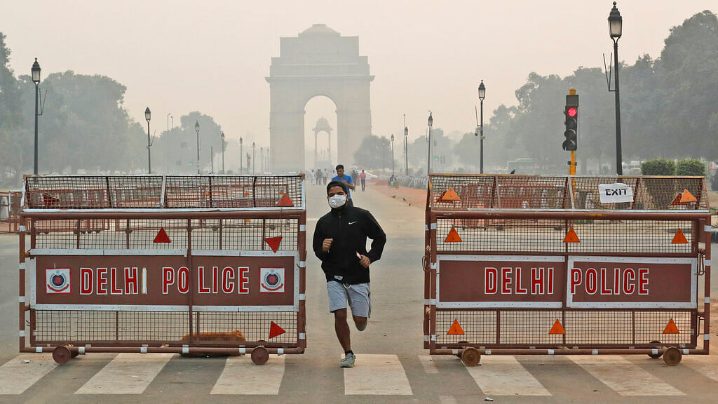 A jogger wears a pollution mask early morning amidst light smog in New Delhi. Image used for representational purpose.&nbsp;
