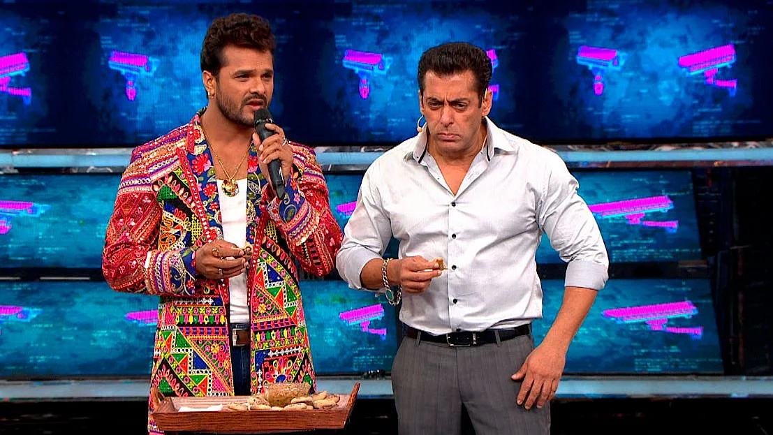 Salman with Bhojpuri star Khesari Lal Yadav.