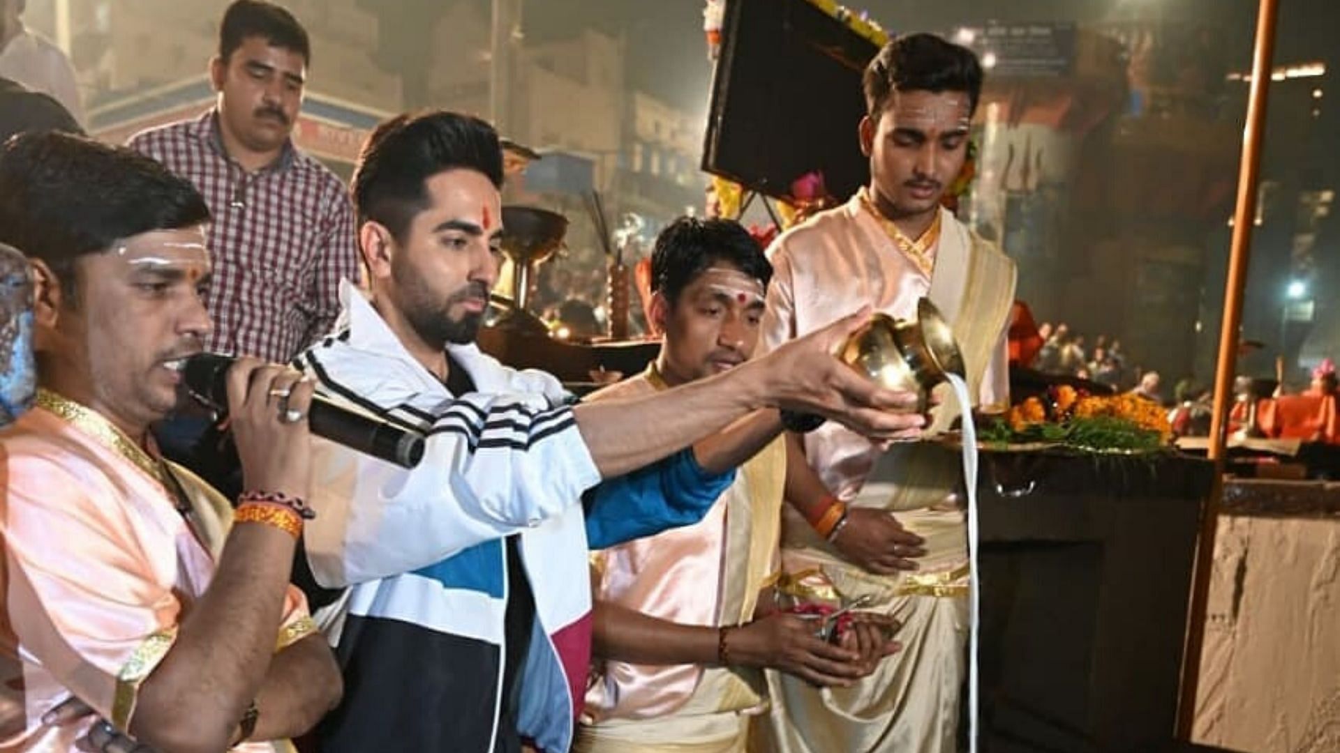 Ayushmann Khurrana performing Ganga <i>aarti</i> at Varanasi.
