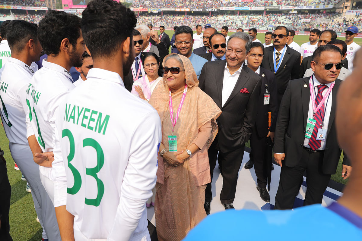  Bangladesh PM Sheikh Hasina and West Bengal Chief Minister Mamata Banerjee rung the customary Eden bell.