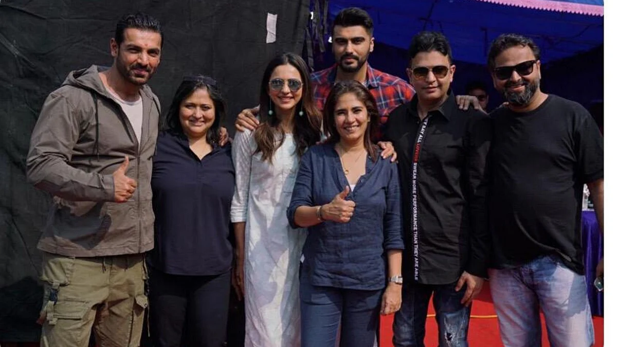 Arjun Kapoor and Rakul Preet with the director and producers.