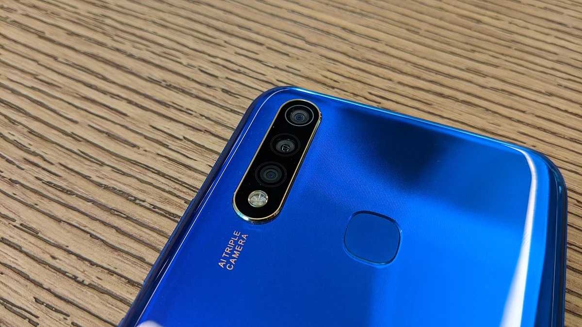 Triple rear camera setup on the Vivo U20.