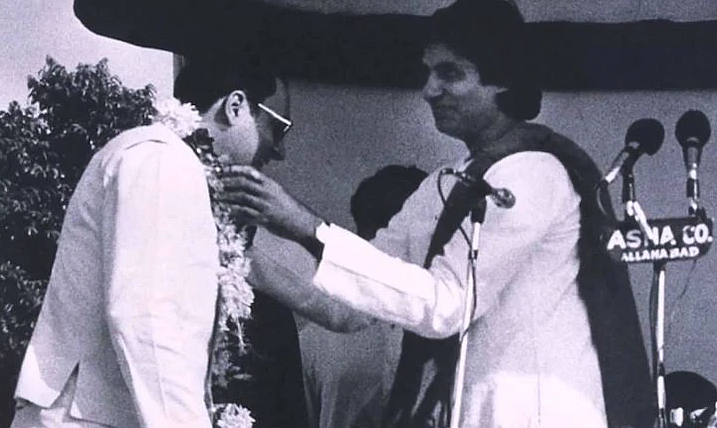 Amitabh Bachchan with Rajiv Gandhi.