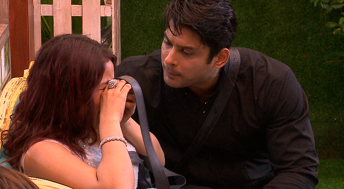 Sidharth Shukla consoling Shehnaaz.