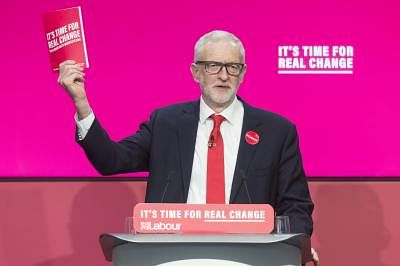 BIRMINGHAM, Nov. 21, 2019 (Xinhua) -- British Labour Party leader Jeremy Corbyn holds a copy of the party