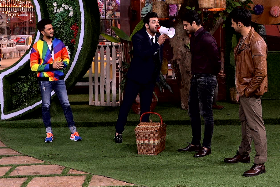 Riteish and Sidharth play games inside the house.