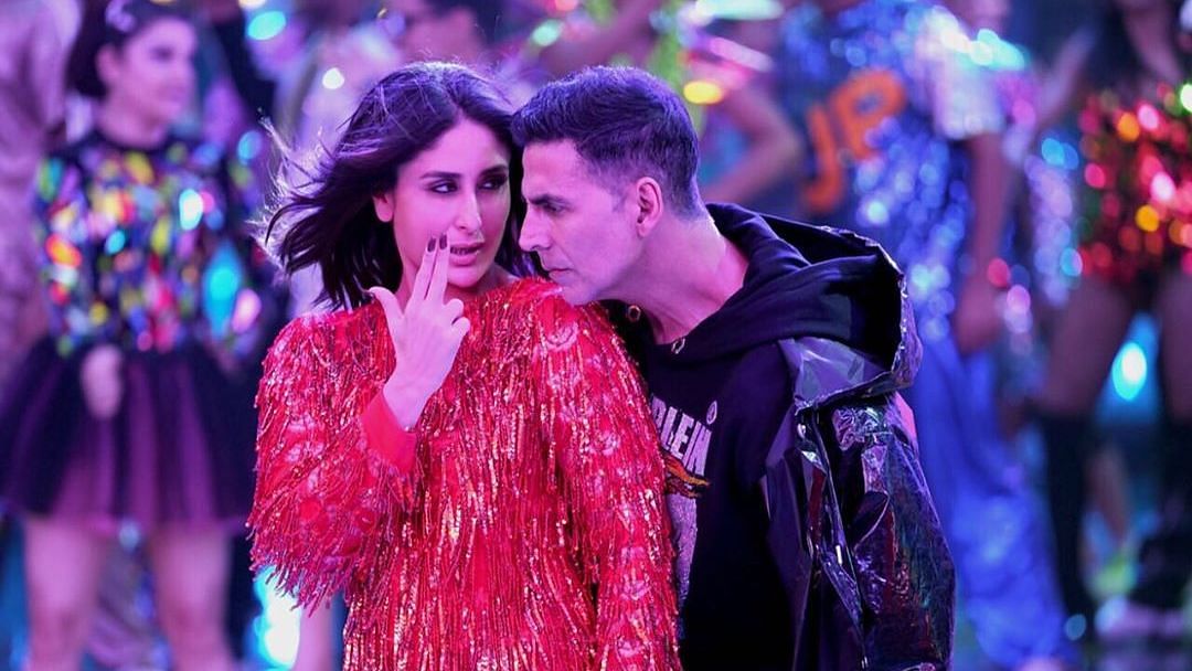 Kareena and Akshay in a still from the song <i>Chandigarh Mein</i>