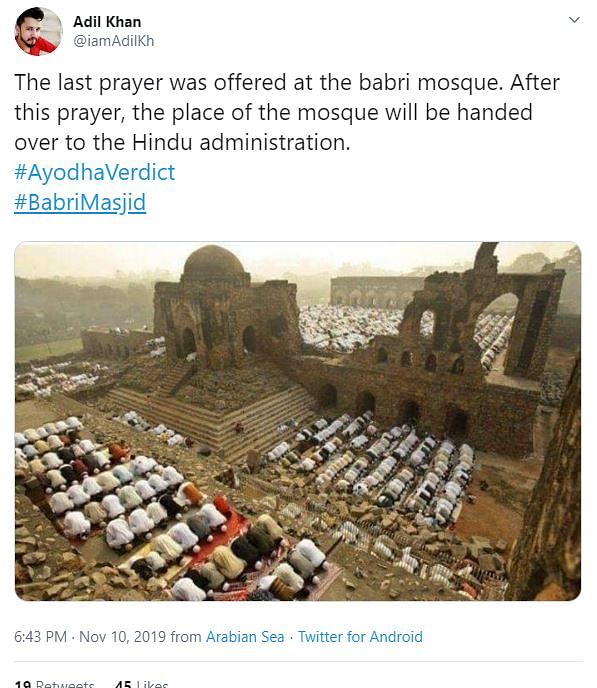 The photograph dates back to December 2008 and was clicked at a mosque in New Delhi’s Feroz Shah Kotla area.