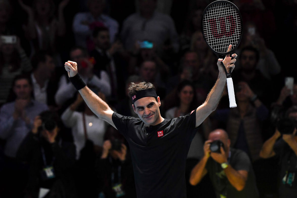Roger Federer has booked a berth in the ATP semi-finals.