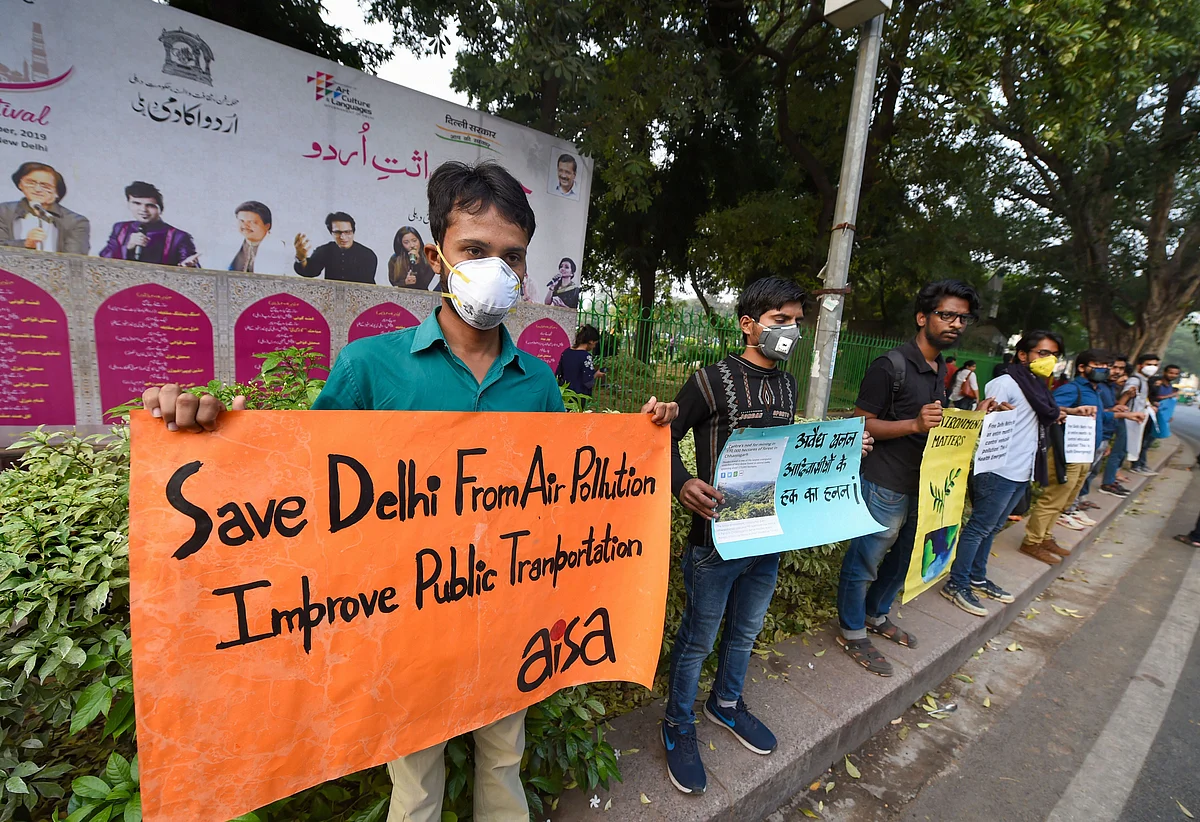 All India Students’ Association (AISA) activists form a human chain demanding immediate steps to control air pollution at CP’s Central Park, in New Delhi. 
