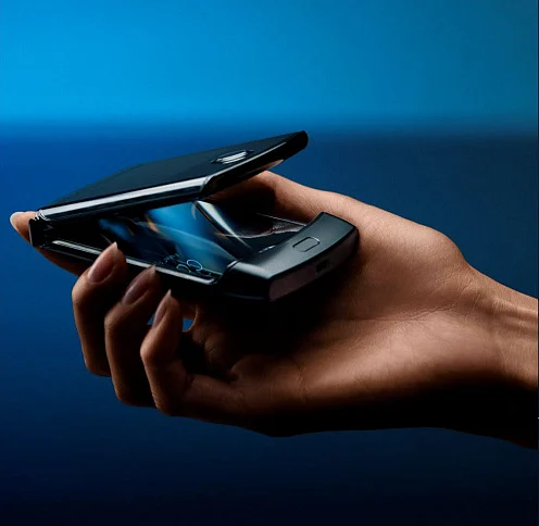 The Moto Razr comes with two displays.