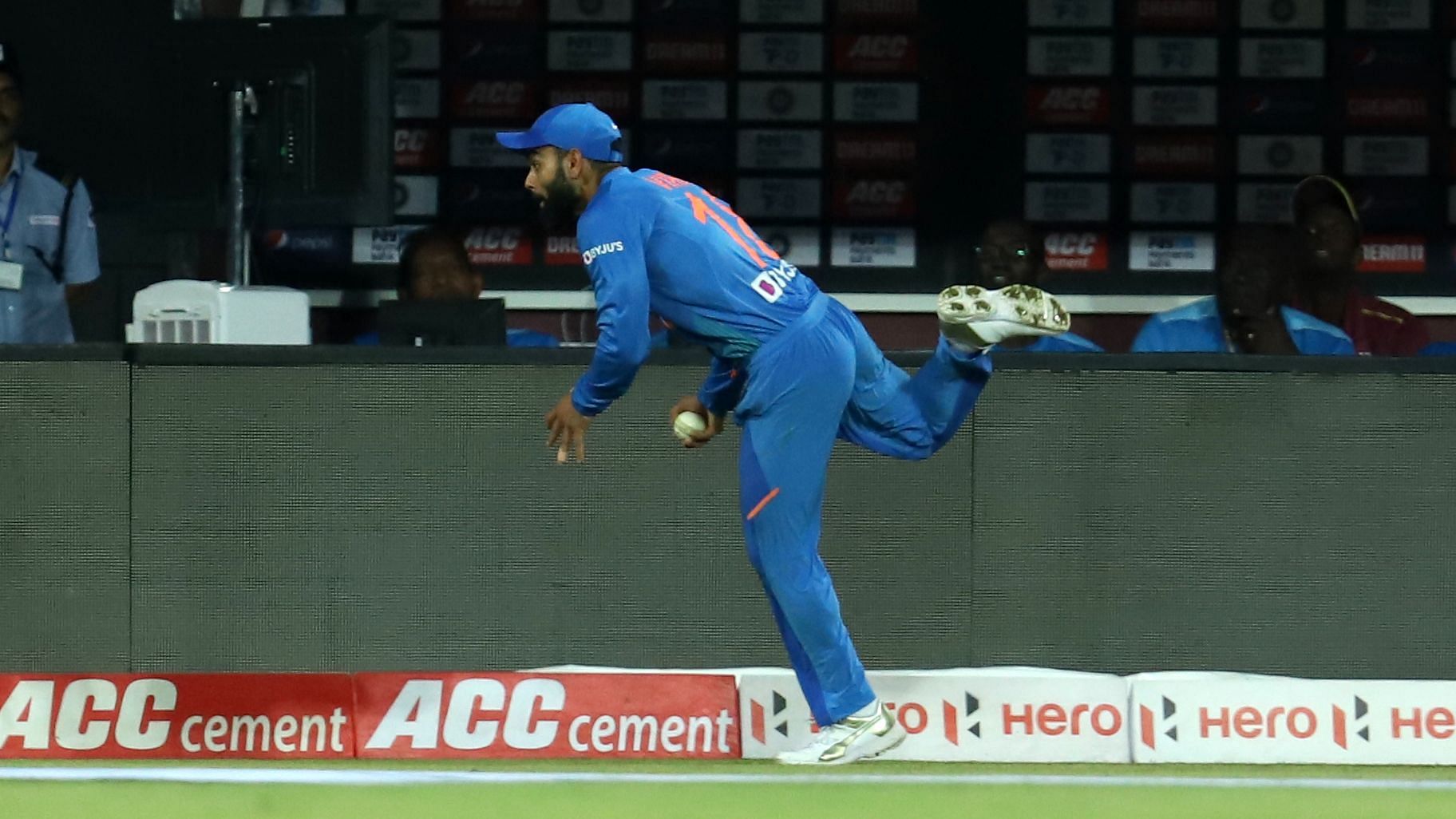 Virat Kohli, who was standing at long-on, sprinted to his right, threw himself in the air and caught the ball to dismiss Shimron Hetmyer.&nbsp;