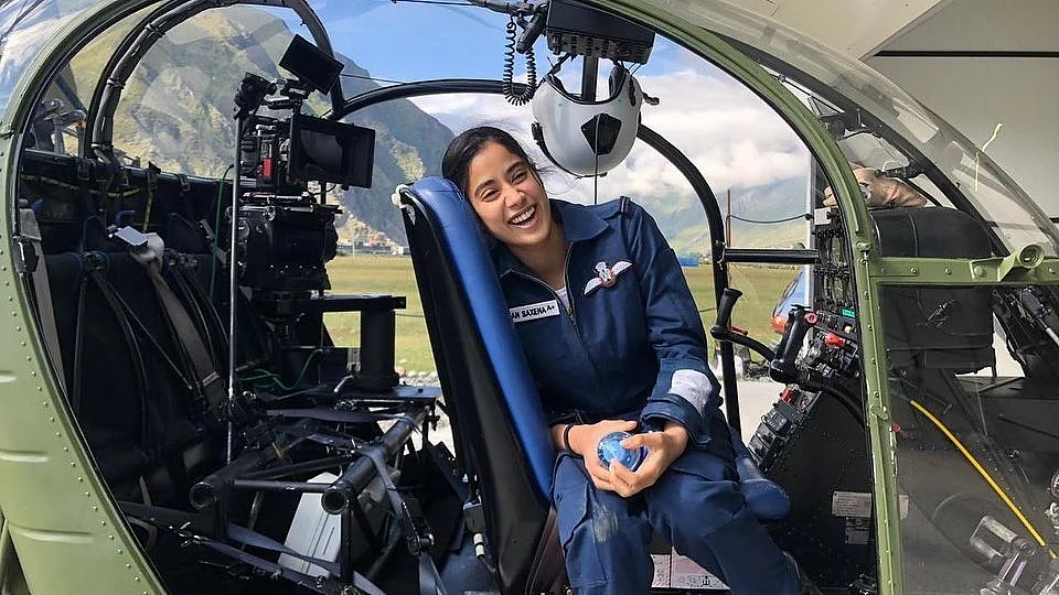 Janhvi Kapoor as Gunjan Saxena.