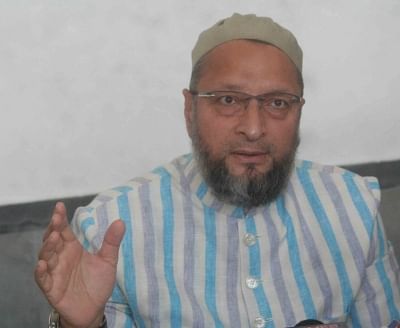 Hyderabad: AIMIM President Asaduddin Owaisi talks to the media in Hyderabad on Nov 12, 2019. (Photo: IANS)